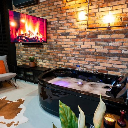 Aparthotel Zator Industrial 58 Jacuzzi Exterior foto
